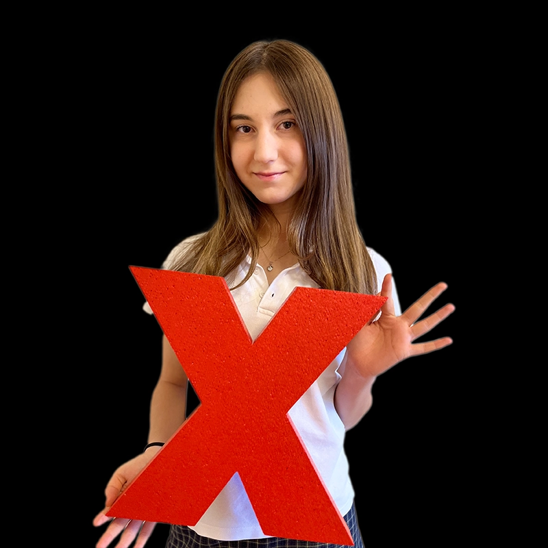 Defne Maviş
